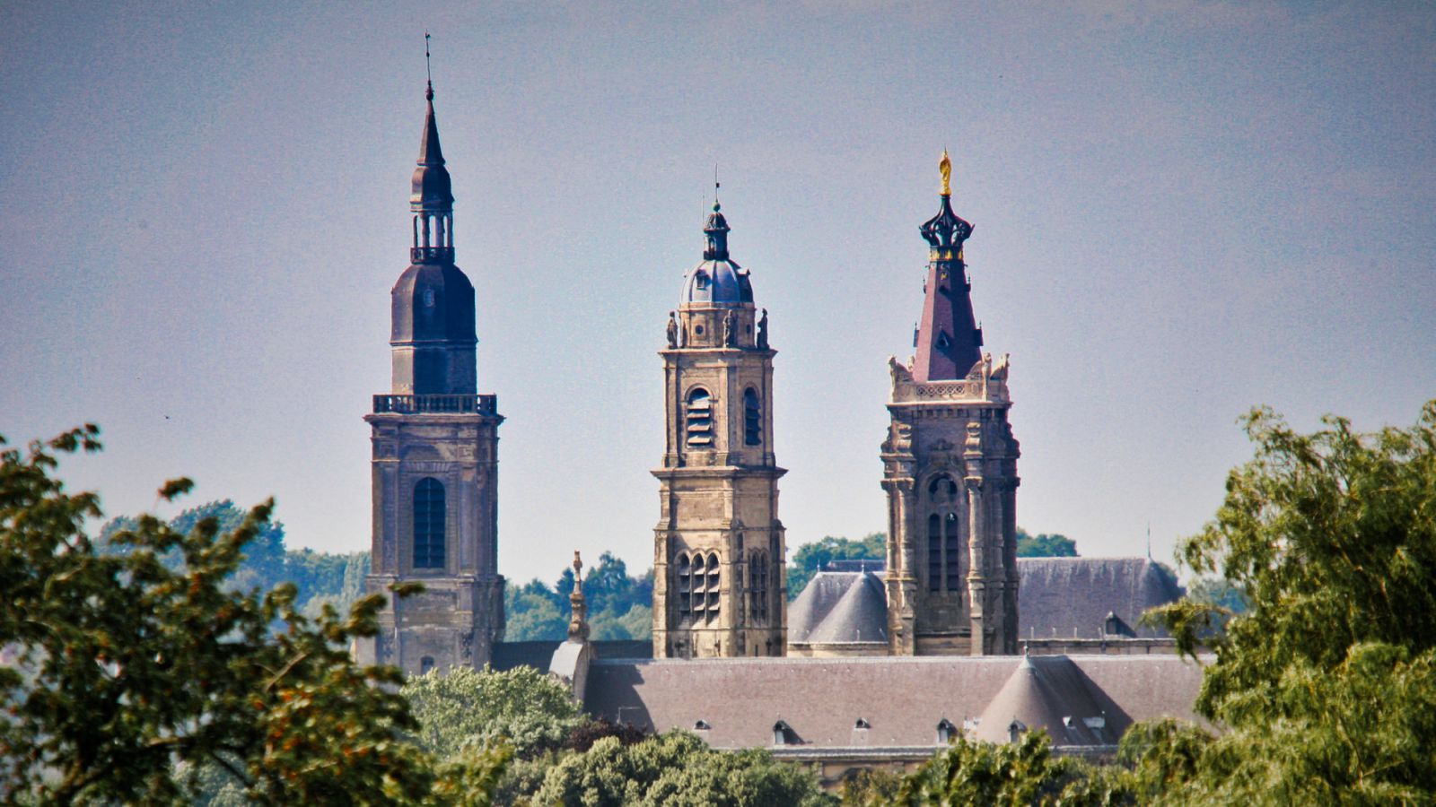 Vue de Cambrai avec ses trois clochers